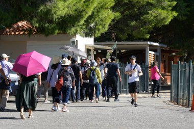 Mycenae, Yunanistan, 05 Ekim 2019 Arkeoloji sahasını ziyaret eden çeşitli uluslardan turistler