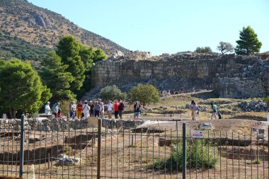 Mycenae, Yunanistan, 05 Ekim 2019 Arkeoloji sahasını ziyaret eden çeşitli uluslardan turistler