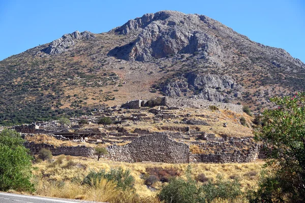 Mycenae, Grecja, 05 październik 2019 Turyści różnych narodowości odwiedzający stanowisko archeologiczne — Zdjęcie stockowe