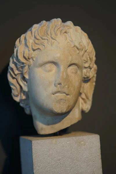 Bella statua di Alessandro Magno nel museo di Pella — Foto Stock