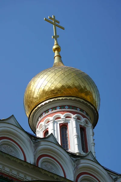 Shipka Emléktemplom vagy Shipka kolostor egy bolgár ortodox templom — Stock Fotó