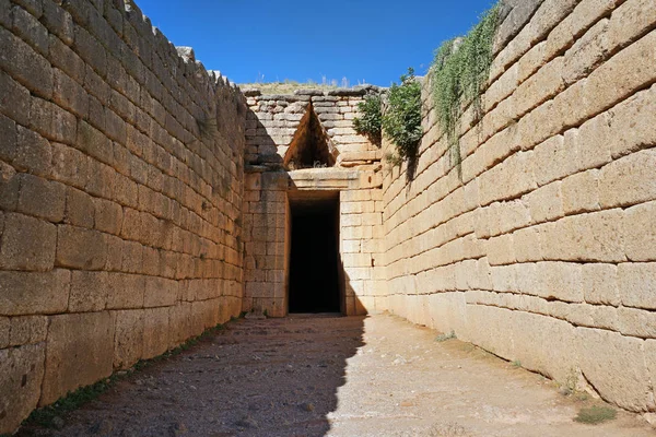 La tumba llamada el tesoro de Atreo en Micenas — Foto de Stock