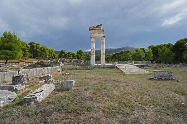 El complejo Hestiatorion en el sitio arqueológico de Epidaurus —  Fotos de Stock
