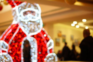 Bokeh effect with the lights of a shopping center during the Christmas holidaysBokeh effect with the lights of a shopping center