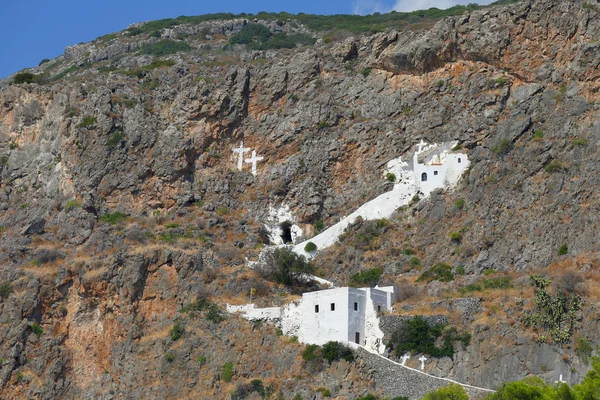 Grekisk-ortodoxa kyrkan Agios Ioannis på klippan i Kythira, Grekland — Stockfoto