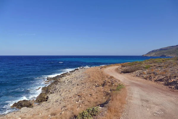 Piękna ścieżka przybrzeżna w Kythera, Grecja — Zdjęcie stockowe
