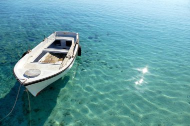 Bir Darca ve Diakofti 'nin mavi denizi