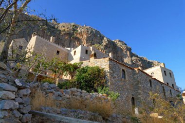 Monemvasia 'nın efsanevi şatosunun içindeki şehrin panoramik görüntüsü