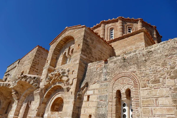 La iglesia de Agia Sofia es una iglesia valiosa ubicada en la parte superior de la fortaleza de Monemvasia — Foto de Stock