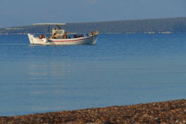 Yunanistan 'da Kantia Sahili' nde balıkçı teknesi