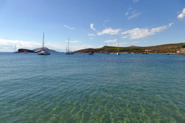 Cape Sounion Atenas Grecia Octubre 2019 Veleros Bahía Cape Sounio Fotos De Stock