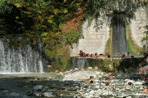 Pozar Griekenland Oktober 2019 Toeristen Locals Baden Het Altijd Warme — Stockfoto