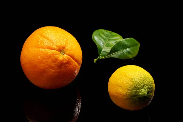 Апельсини Лимонні Фрукти Чорному Фоні Ізольовані Стокове Фото