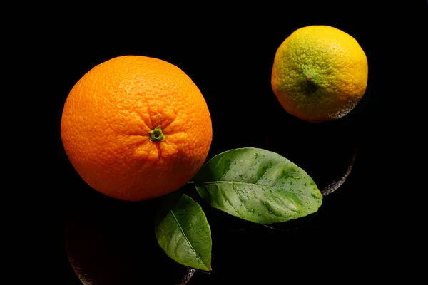 Апельсини Лимонні Фрукти Чорному Фоні Ізольовані Стокова Картинка