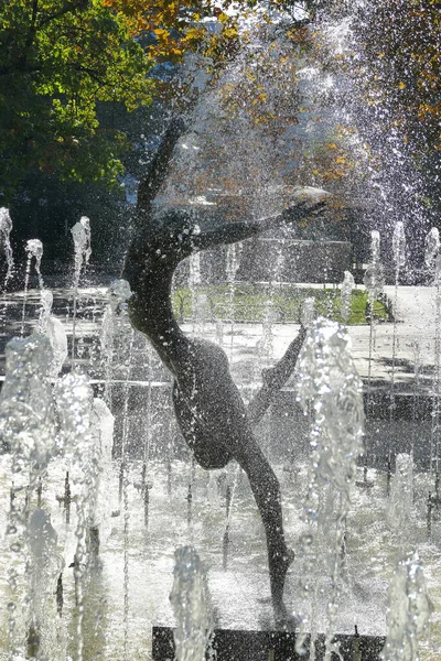 Backlight Uma Estátua Parque Jardim Cidade Sofia Bulgária — Fotografia de Stock
