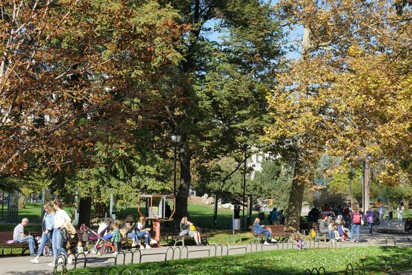 Sofia Octobre 2019 Les Gens Promènent Tranquillement Dans Parc City — Photo
