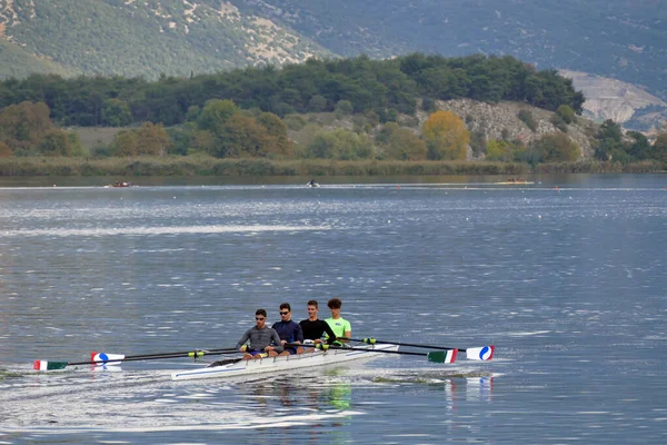 Ioannina Noviembre 2019 Muchas Personas Entrenan Con Una Canoa Lago — Foto de Stock