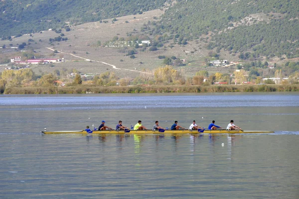 Ioannina Noviembre 2019 Muchas Personas Entrenan Con Una Canoa Lago — Foto de Stock