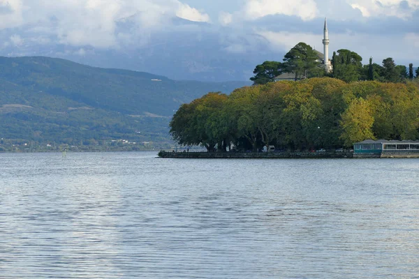 希腊伊庇鲁斯Ioannina的Pamvotida湖全景 — 图库照片