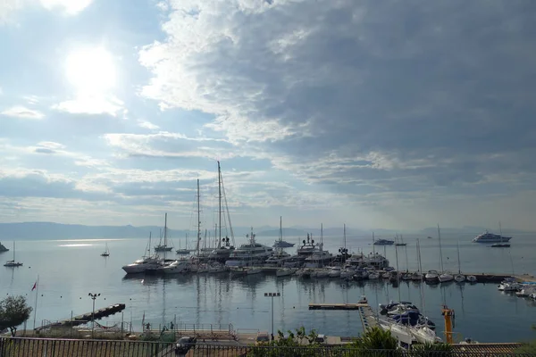 Korfu Griechenland Juni 2019 Schöne Segelboote Und Luxusyachten Der Bucht — Stockfoto