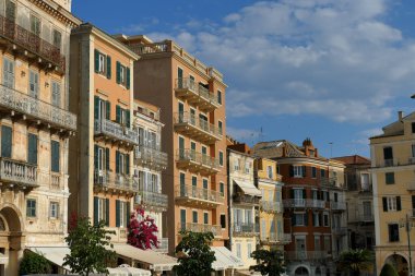 Korfu, Yunanistan, 27 Haziran 2019, Karakteristik binalarıyla şehir merkezinin manzarası