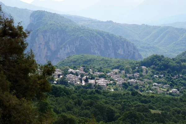 Yunanistan Epirus Kentindeki Vikos Aoos Ulusal Parkındaki Küçük Monodendri Köyünün — Stok fotoğraf