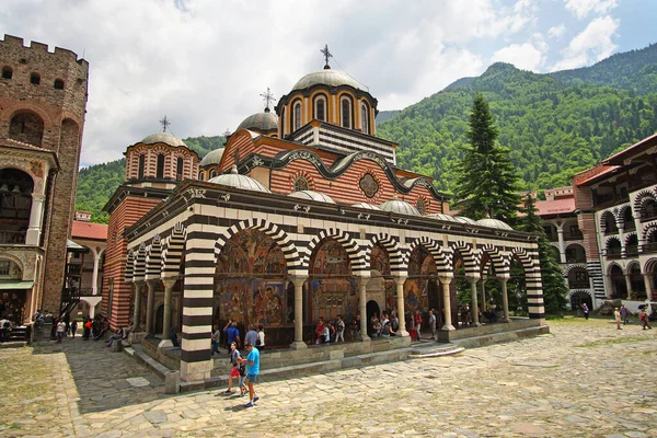 Rila Bulgaria Junho 2019 Turistas Visitam Mosteiro Rila Maior Mais — Fotografia de Stock