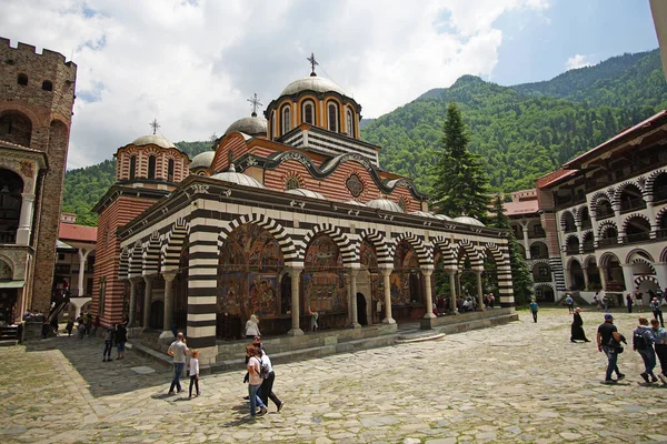 Rila Bulgaria Junio 2019 Los Turistas Que Visitan Monasterio Rila —  Fotos de Stock