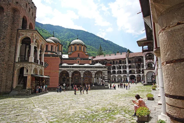 Rila Bulgaria Junho 2019 Turistas Visitam Mosteiro Rila Maior Mais — Fotografia de Stock
