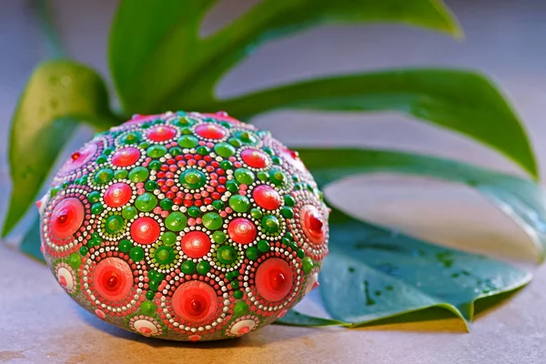 Schöne Handbemalte Mandala Mit Grünen Blättern — Stockfoto