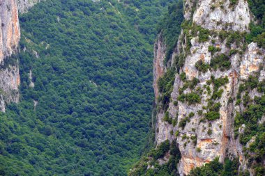 Vikos Boğazı 'nın Yunanistan' daki Vikos-Aoos parkındaki Oxya Bakış açısından güzel manzarası