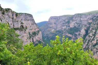 Vikos Boğazı 'nın Yunanistan' daki Vikos-Aoos parkındaki Oxya Bakış açısından güzel manzarası