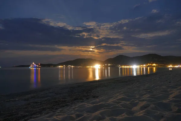 夜のヴァルティのビーチ シトニア ギリシャ — ストック写真