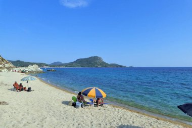 Toroni, Yunanistan, 16 Haziran 2019. Chalkidiki yarımadasındaki el değmemiş Tristinika sahilinden Toroni Körfezi manzarası.
