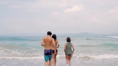 Çekici arkadaş okyanusa çalıştıran