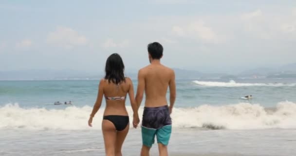 Attractive Couple Walking Ocean Holding Hands — Stock Video