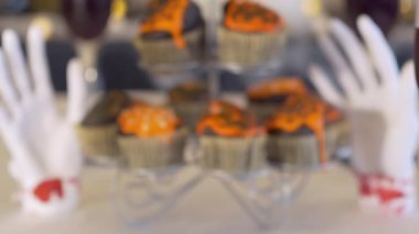 Masada lezzetli Cadılar Bayramı cupcakes