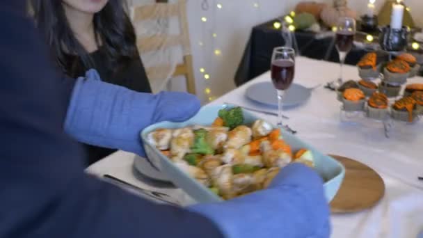 Cadılar Bayramı Akşam Yemeği Lezzetli Tavuk — Stok video