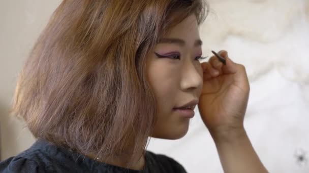 Japonais Fille Rire Tout Obtenant Halloween Maquillage — Video