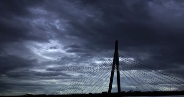 Time Lapse Puente Con Nubes Negras — Vídeos de Stock