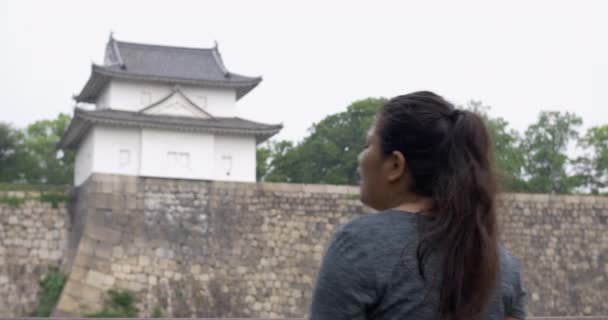 Mujer India Disfrutando Las Vistas Carrera — Vídeo de stock