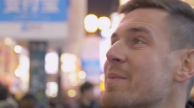 Osaka city lights ile ilgilenen uluslararası turizm.