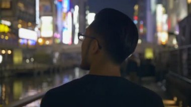 Popüler hareketli Japon şehir merkezi keşfetmek turist.