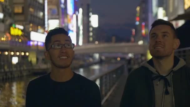 Turistas Explorando Bullicioso Centro Ciudad Japonesa — Vídeo de stock