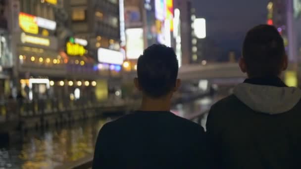 Turistas Explorando Bullicioso Centro Ciudad Japonesa — Vídeo de stock