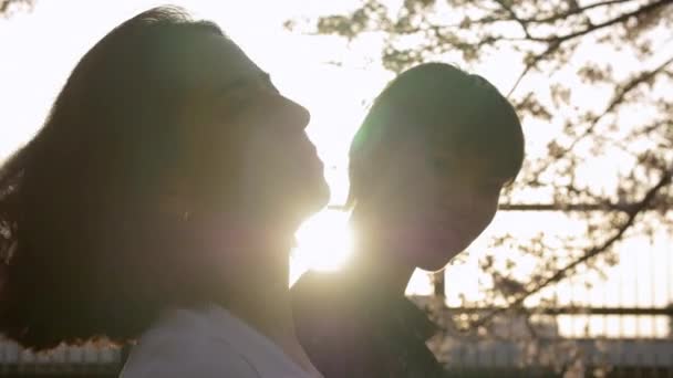 Attractives Femmes Japonaises Mexicaines Posant Avec Coucher Soleil — Video