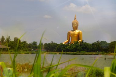 Büyük altın Buddha Statue Wat Muang, Ang Thong Eyaleti, Tayland at: dünyanın en büyük Buda heykeli yüksek 95 metre