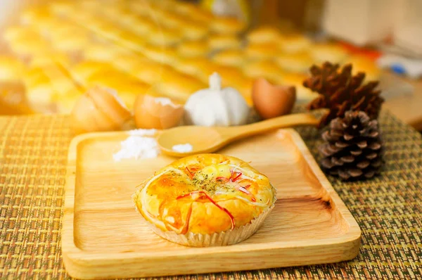 Arka planda ekmek fırını.