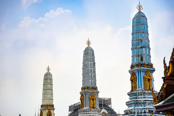 Närbild Den Övre Delen Chedi Inne Wat Phra Kaew Populär — Stockfoto
