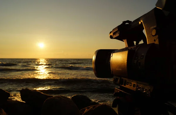 shooting sunset on video